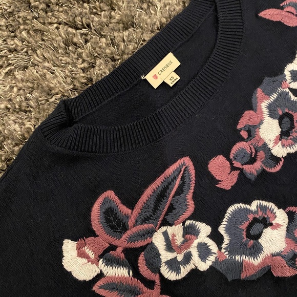 Cremieux flower embroidered sweater - Picture 4 of 6